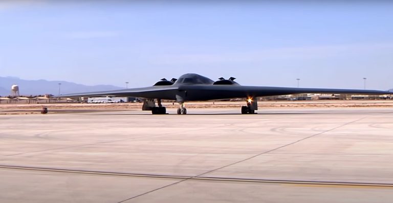bombardér B-2