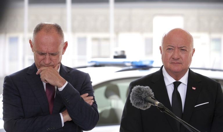 Christian Stocker Austria School Police Graz streľba škola Gerhard Karner