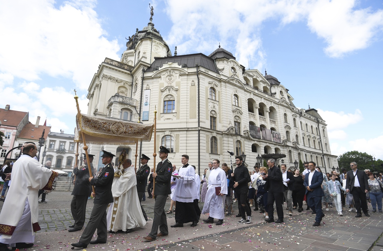 Slávnosť Božieho tela eucharistický sprievod