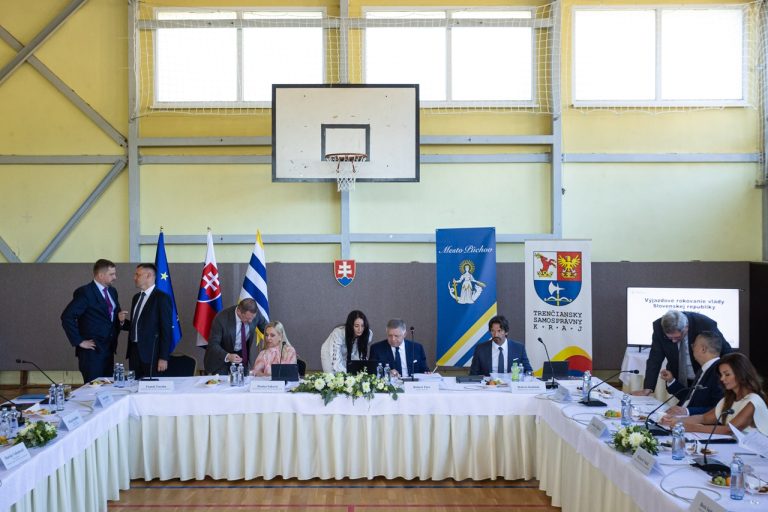 Výjazdové rokovanie vlády SR v Púchove vláda