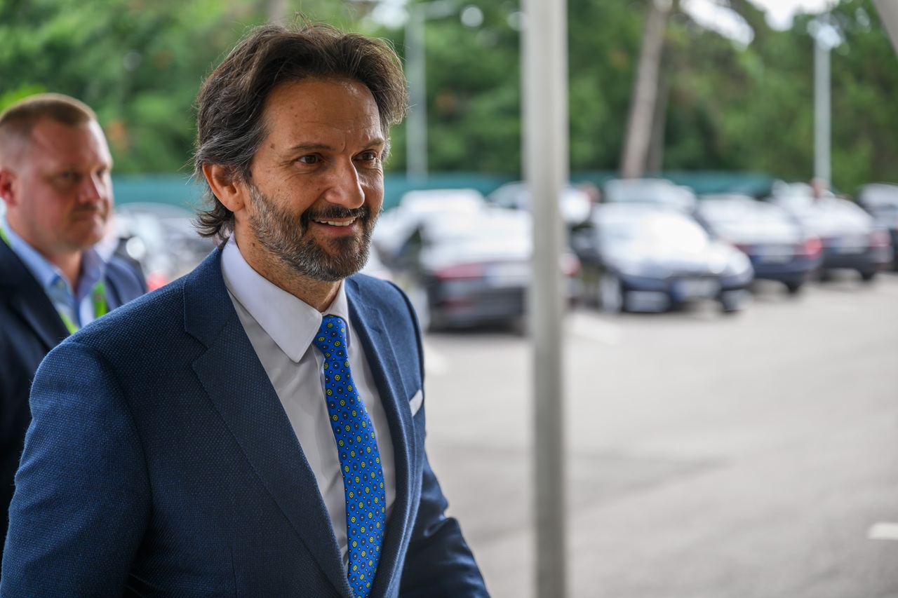 Mimoriadne zasadnutie Vlády SR o aktuálnom stave automobilového priemyslu a jeho podpore