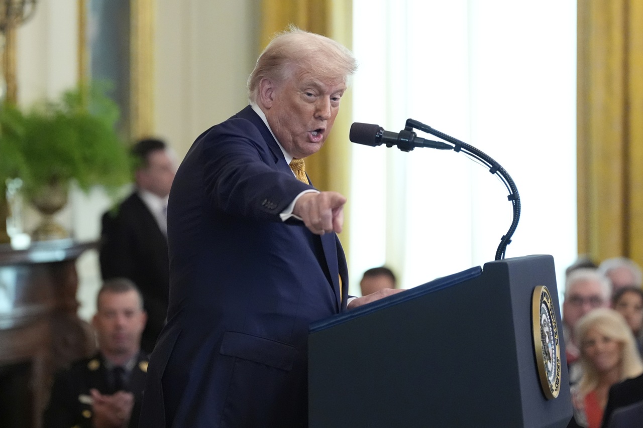 Trump útočí na vlastných priaznivcov; kauza Epstein vyvoláva rozkol