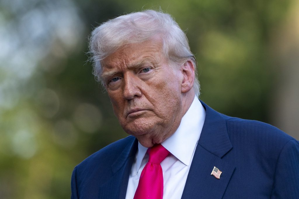 Biely dom zakázal pracovníkom WSJ poletieť s Trumpom na návštevu Škótska