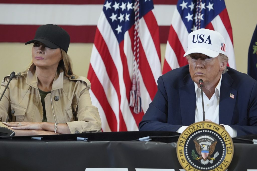 Trump v povodňami zničenom Texase ocenil prácu záchranárov