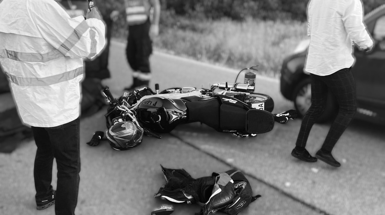 Polícia hľadá svedkov tragickej nehody pri Ľubiši, pri ktorej zomrela motorkárka
