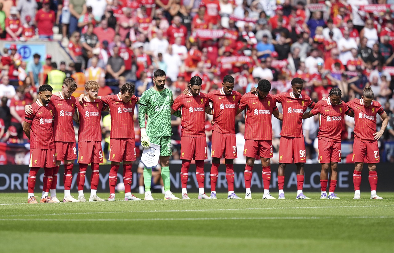 Liverpool spomienka Jota čierne pásky
