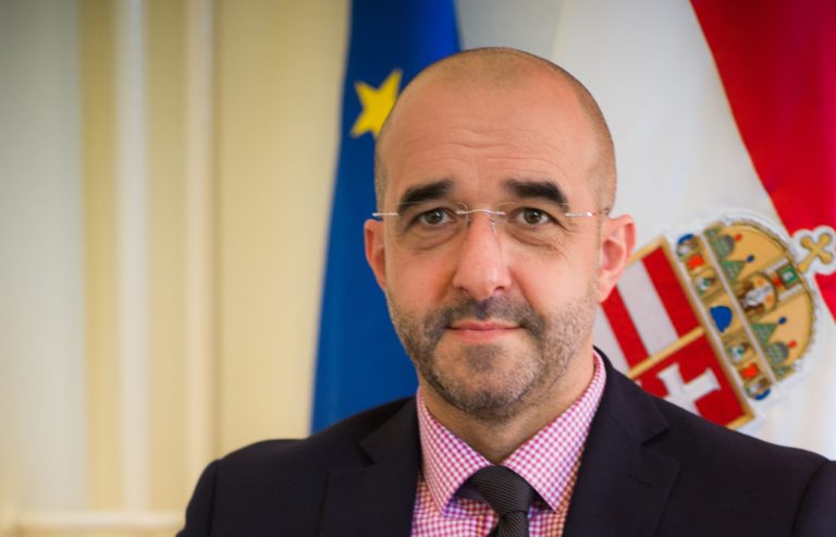 Zoltán Kovács
