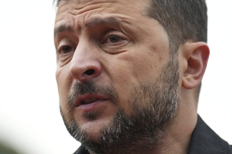 Ukrajinský prezident Volodymyr Zelenskyj je pripravený stretnúť sa s Putinom bez predbežných podmienok