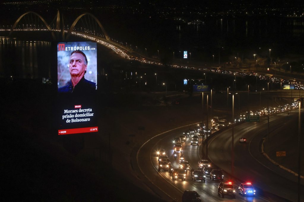 Brazílsky najvyšší súd nariadil exprezidentovi Bolsonarovi domáce väzenie