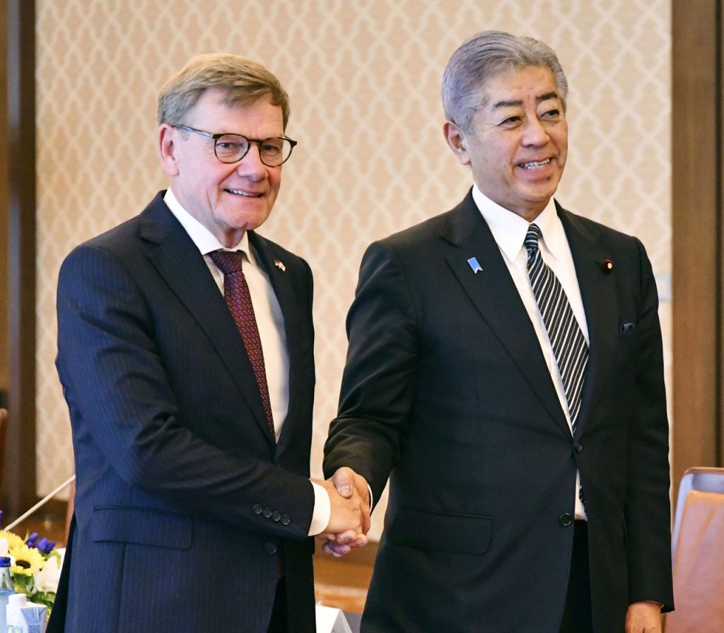 Wadephul v Japonsku