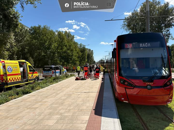 nehoda električka cyklista