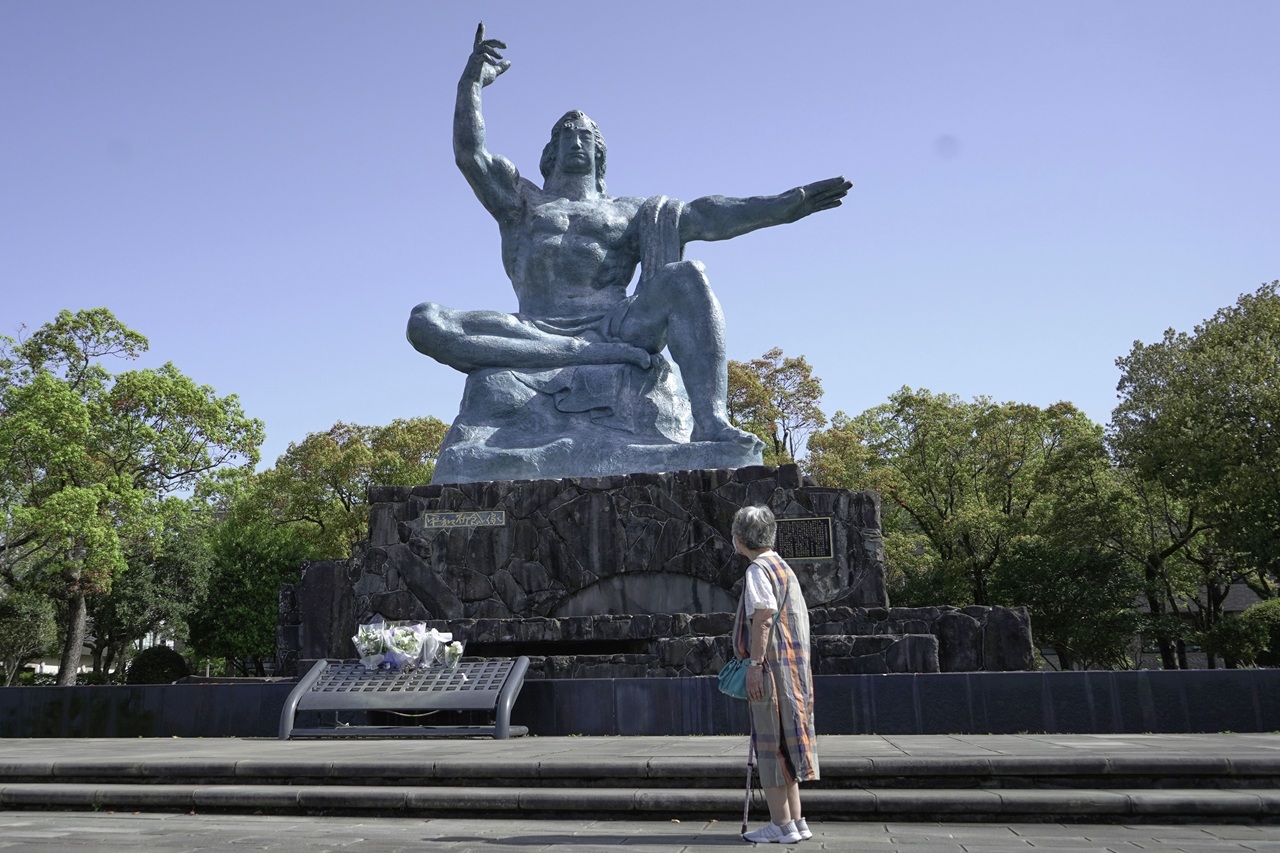 Japonsko atómová bomba Nagasaki socha