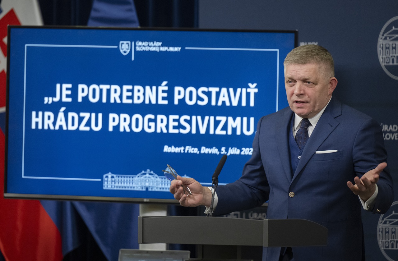 ústava Fico hrádza proti progresivizmu
