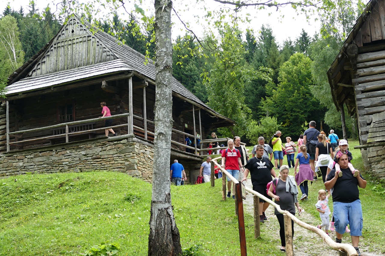 Vychylovka Skanzen Dožinky