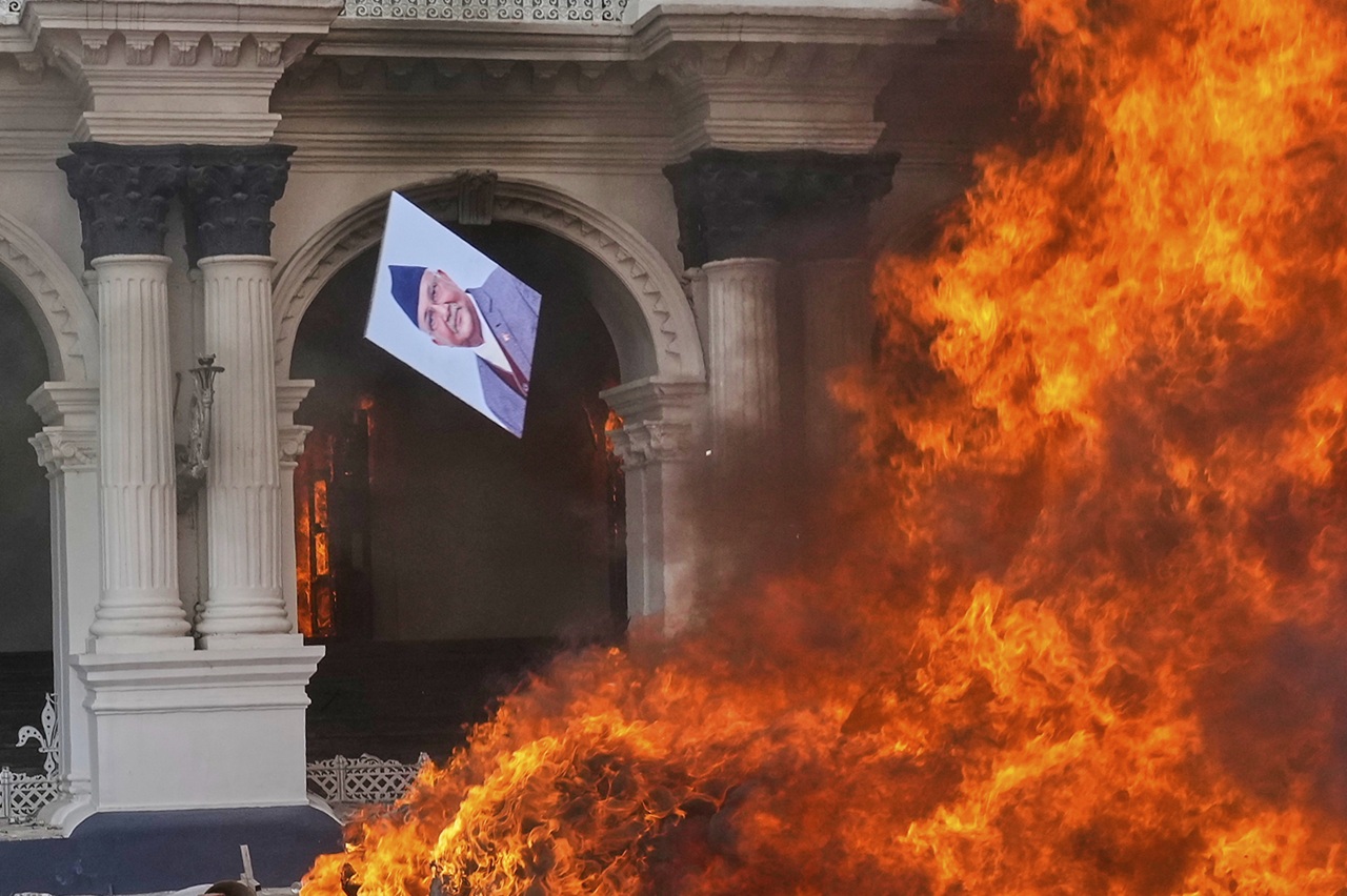 Nepál premiér odstúpenie protesty