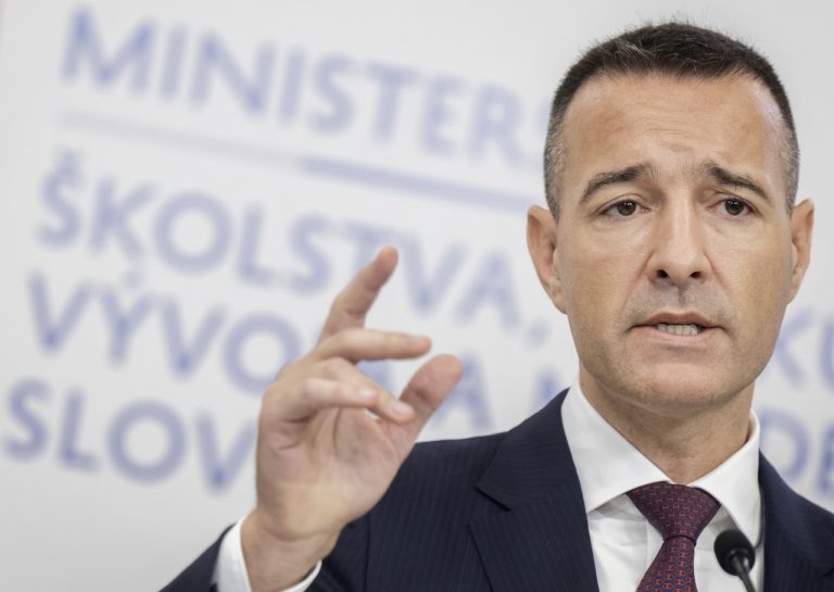 MŠVVaM podalo podnet na GP pre porušenia zákonov u 2 zriaďovateľov škôl