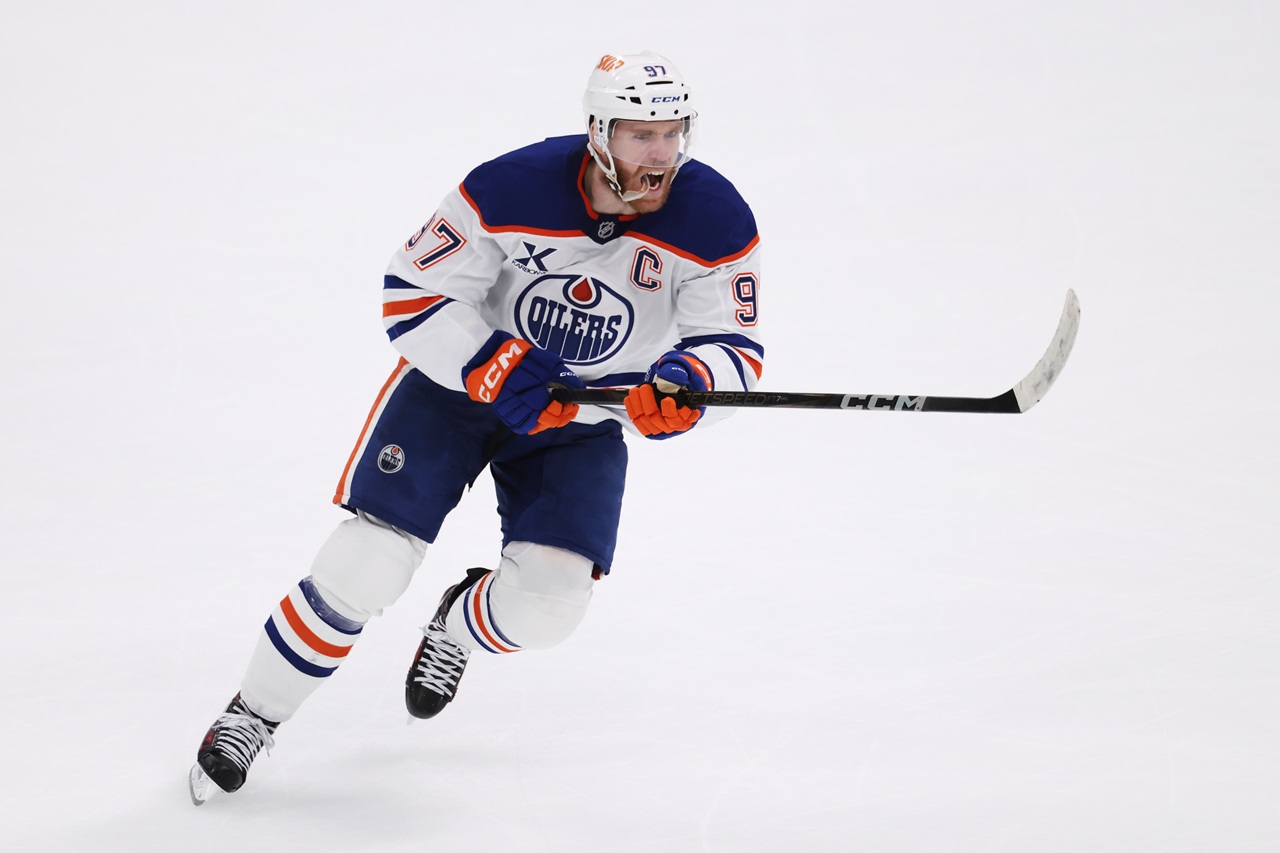 McDavid predĺžil zmluvu s Edmontonom o ďalešie dva roky