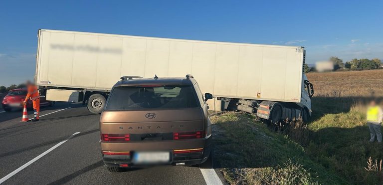 Nehoda kamióna na D1 pred Bratislavou blokuje dva jazdné pruhy