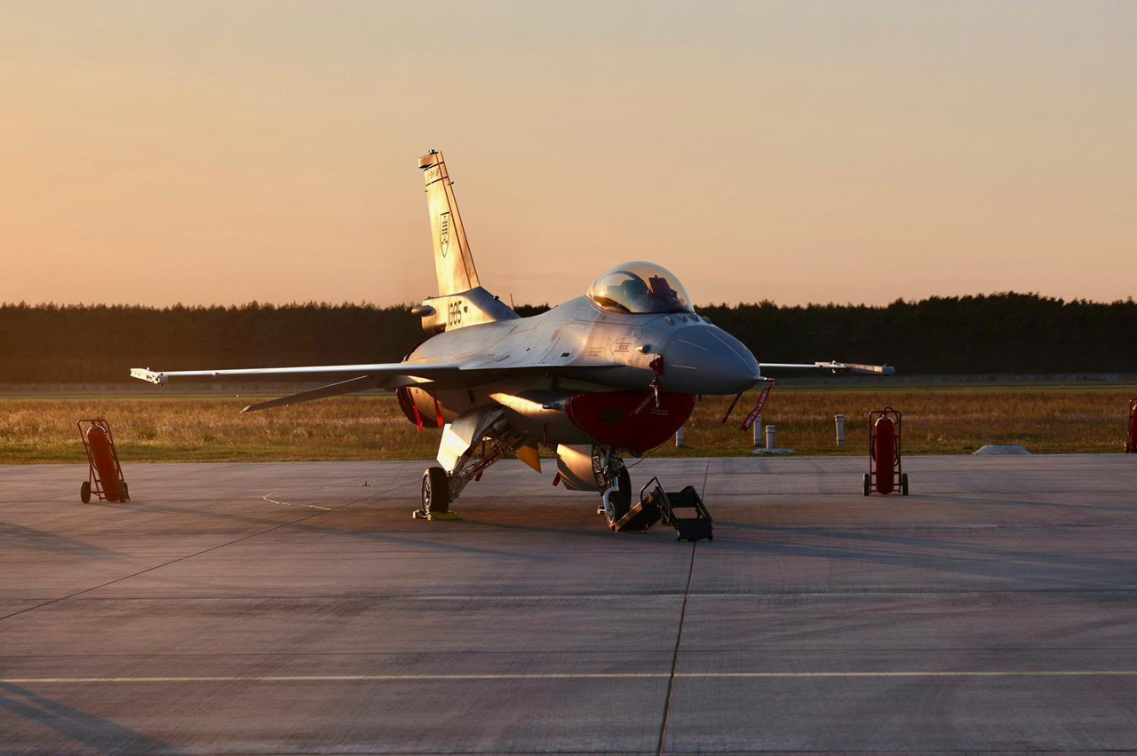 F-16 stíhačka-45584