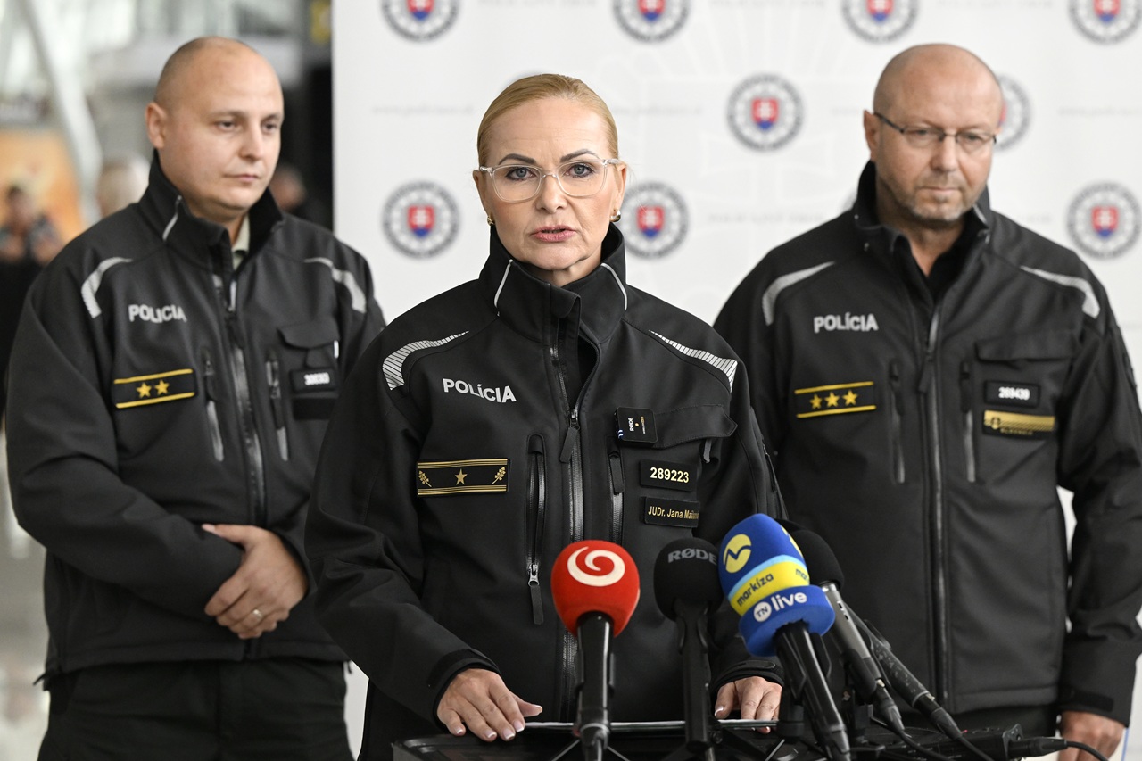 migrácia polícia