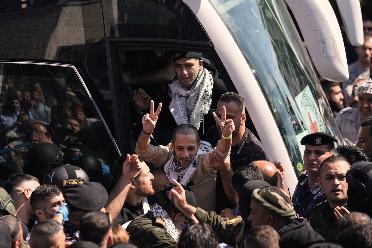 Autobusy s väznenými Palestínčanmi dorazili na Západný breh Jordánu