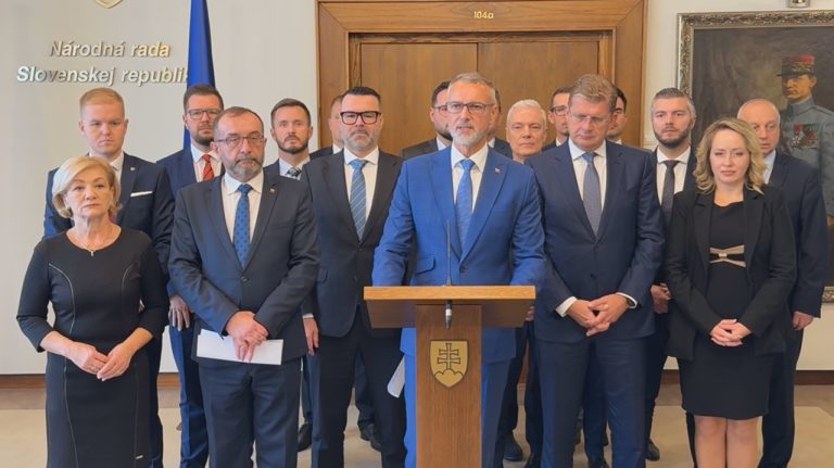 tlačovka hlas-Bartek-Raši