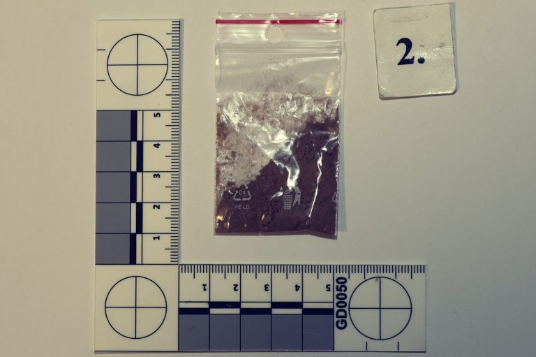 Bánovskí policajti odhalili trojicu dílerov heroínu a pervitínu-2025110712md