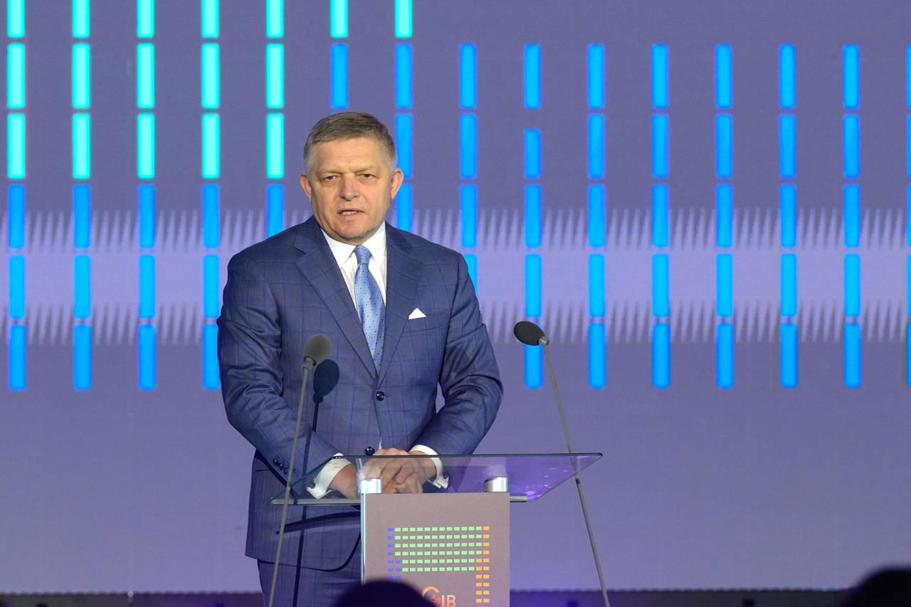 Výstavba závodu na batérie do elektromobilov Šuranoch sa oficiálne začala-2025131102md