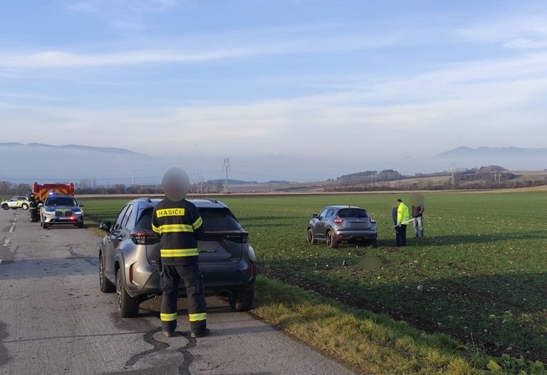 Pri dopravnej nehode v Necpaloch zomrela jedna z dvojice chodkýň-2025131110md