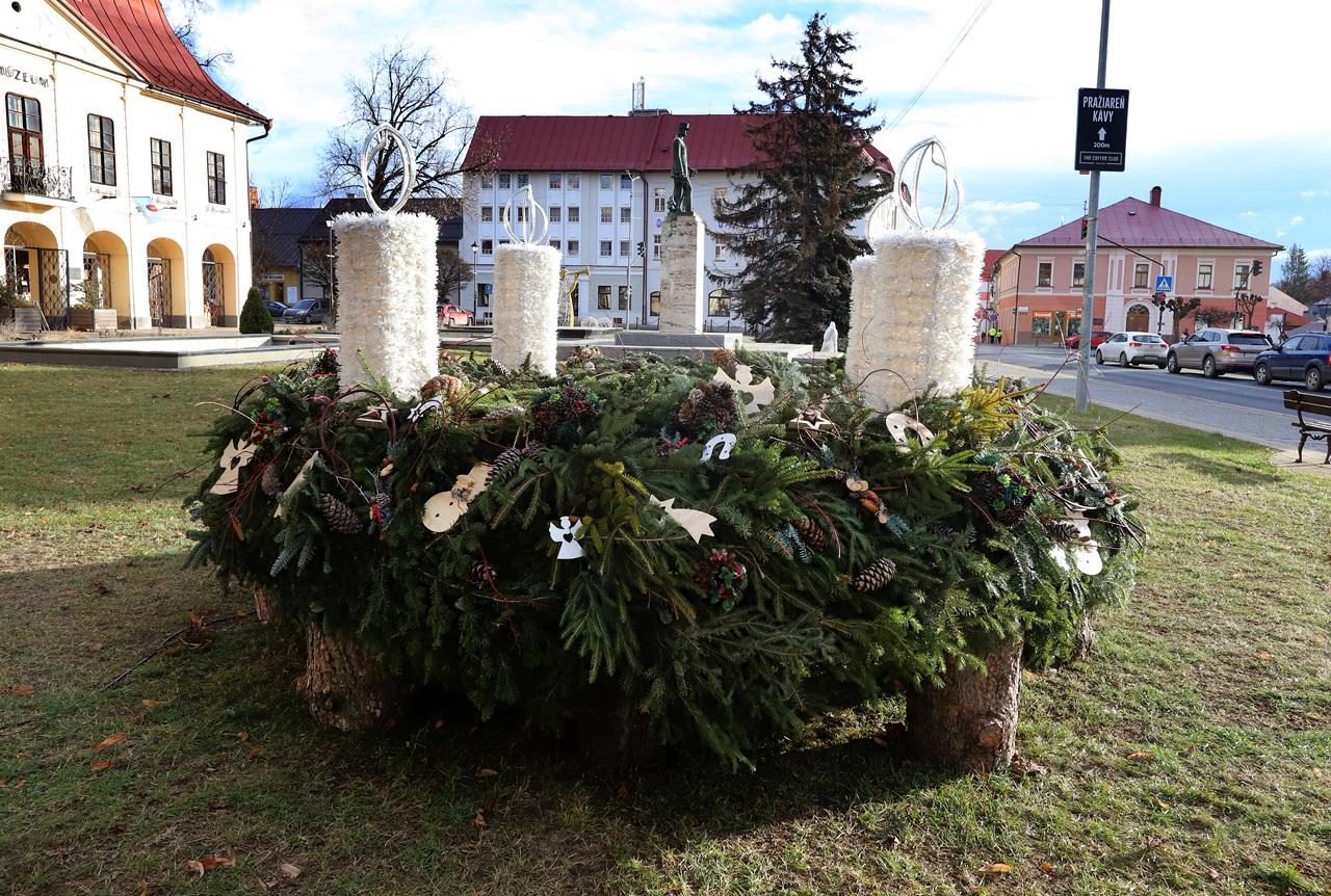 adventný veniec-jd2025113008