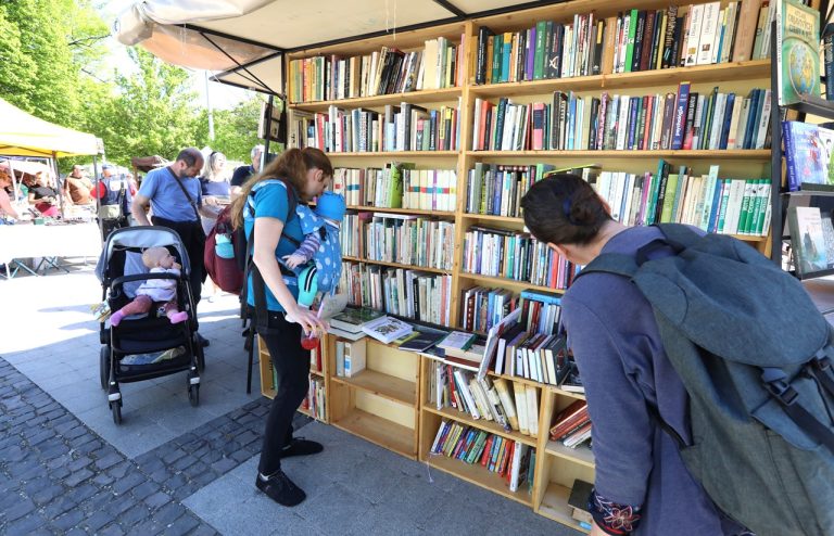 knihy-antikvariat-jd2025110507