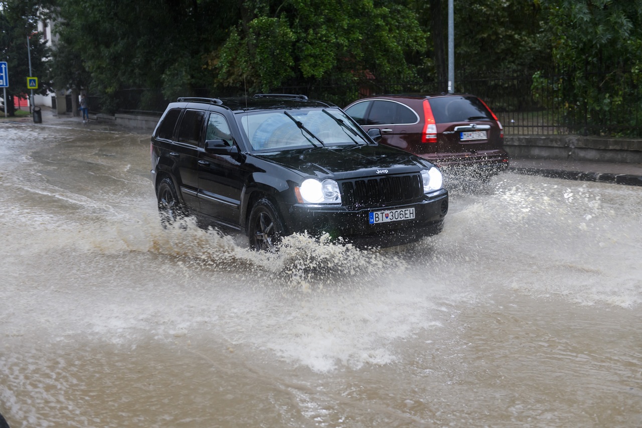 záplavy povodne