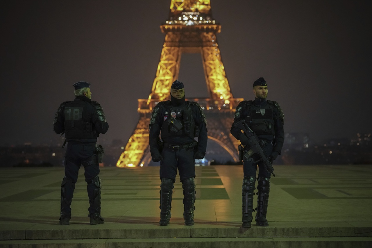 francúzsko eiffelovka polícia