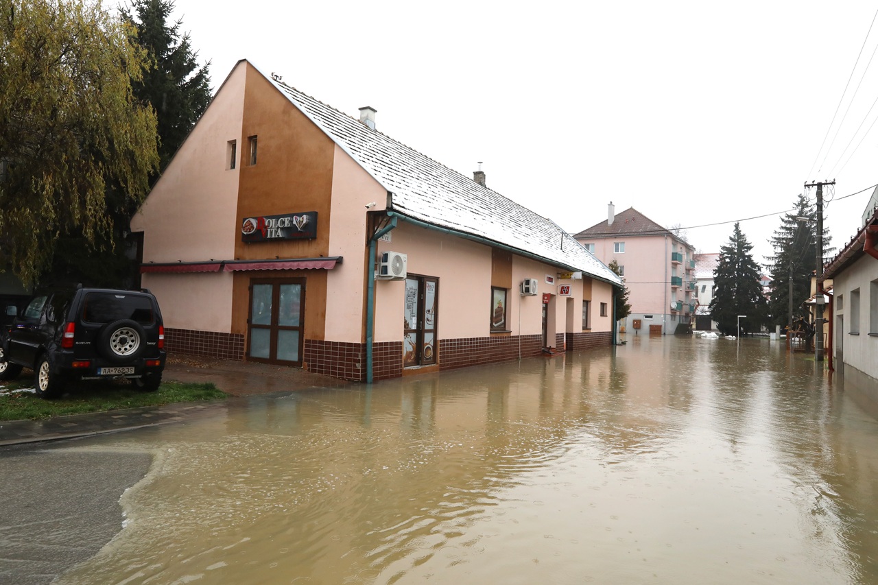 SHMÚ povodne Sliač