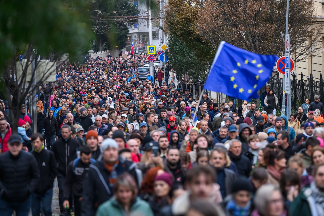 protestný pochod-2025110311