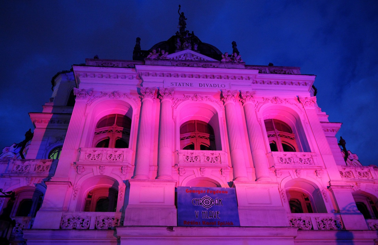 purpurove-osvetlenie-jd2025111718