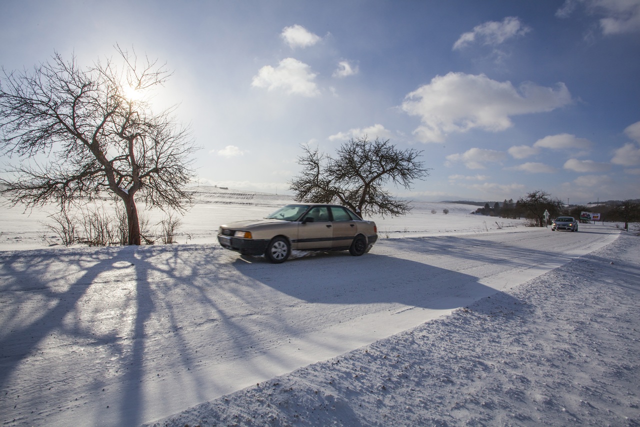 zľadovatelá cesta-jd2025112020