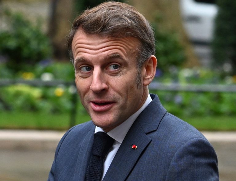 Francúzsky prezident Emmanuel Macron v Británii