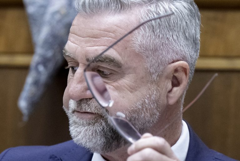 44. schôdza Národnej rady SR - mimoriadna. Vyslovenie nedôvery ministrovi dopravy SR Jozefovi Rážovi