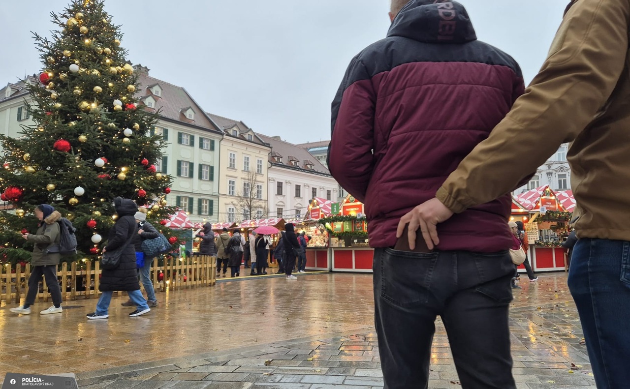 polícia krádež vianoce advent