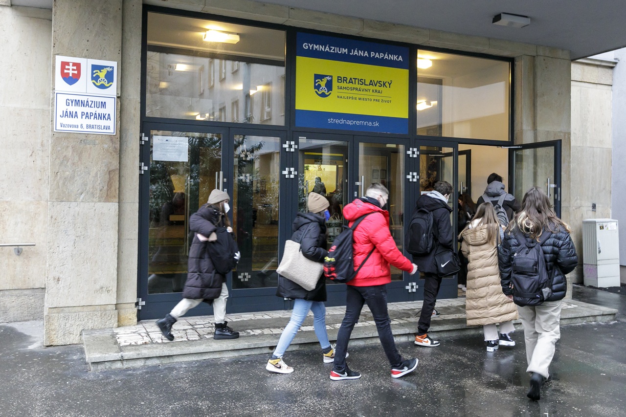 študenti gymnázium