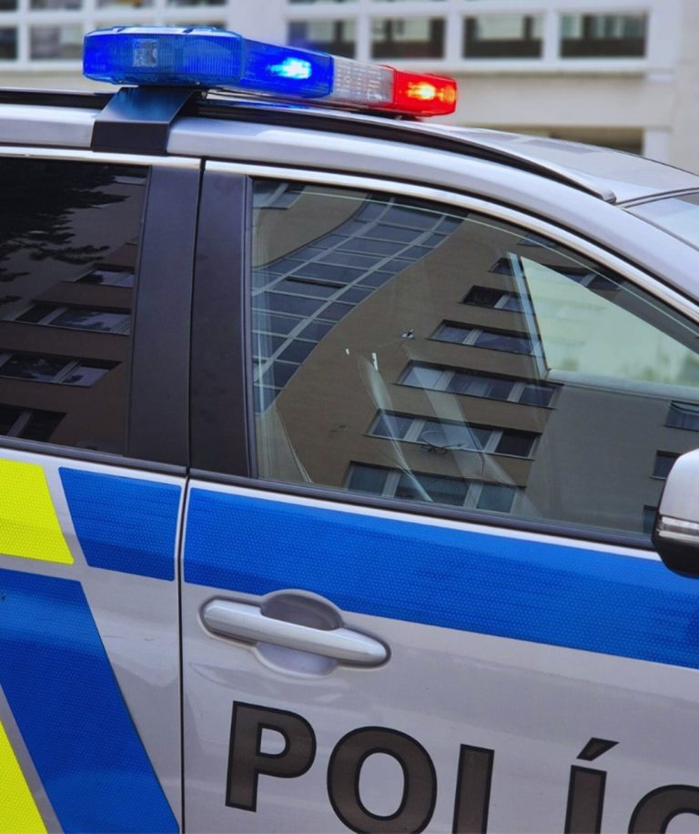 polícia policajné auto