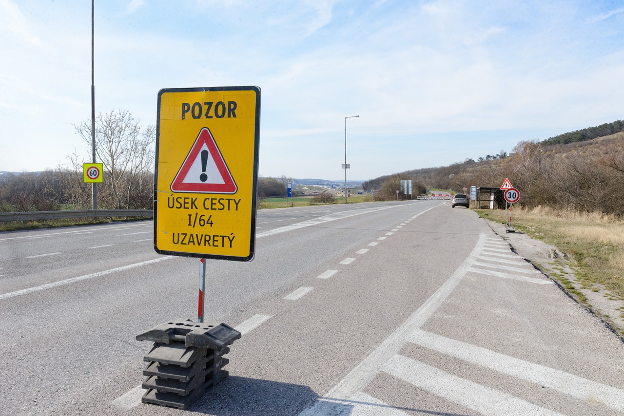 uzavretá cesta-jd2025120119