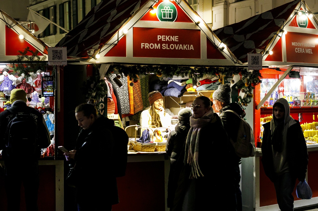 vianoce vianočné stánky-jd2025120111
