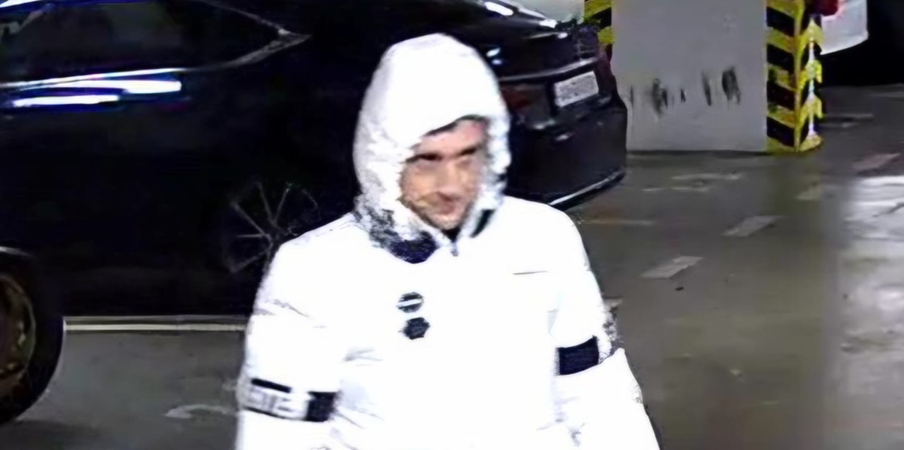 Polícia pátra po mužoch, z podzemnej garáže v Bratislave ukradli bicykel