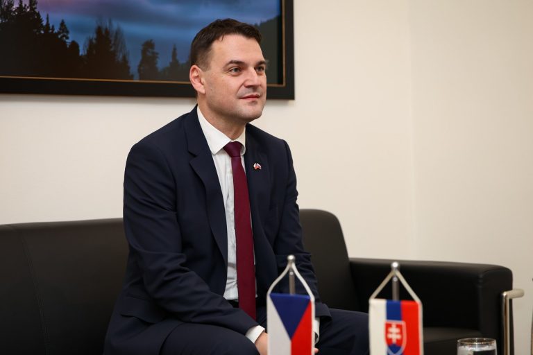 Macinka-jd2026012802