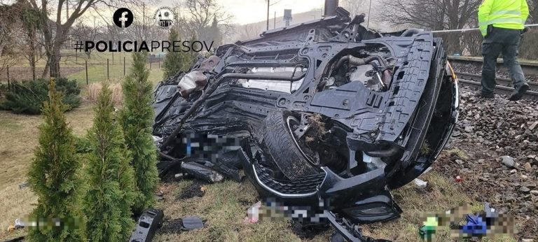 zrážka auta s vlakom