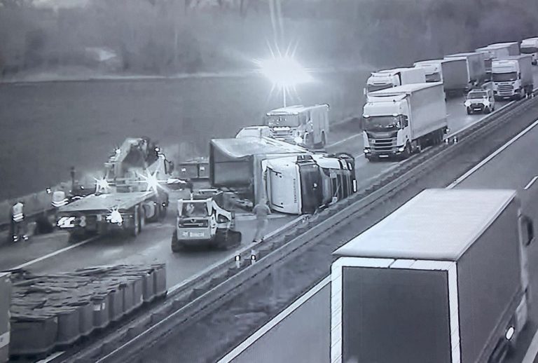 prevrátený kamión