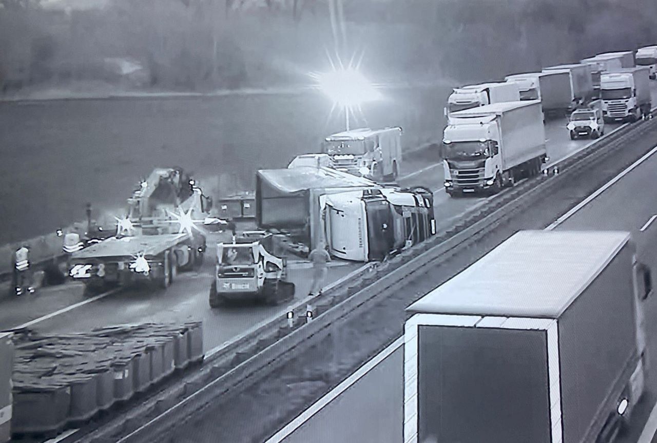 prevrátený kamión