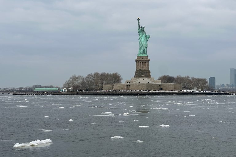 socha slobody new york